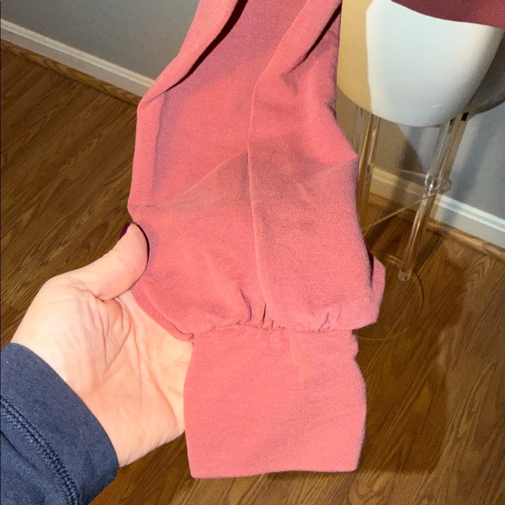 Alo Yoga Ladies Mauve Drawstring hoodie. No tags. - Picture 5 of 13